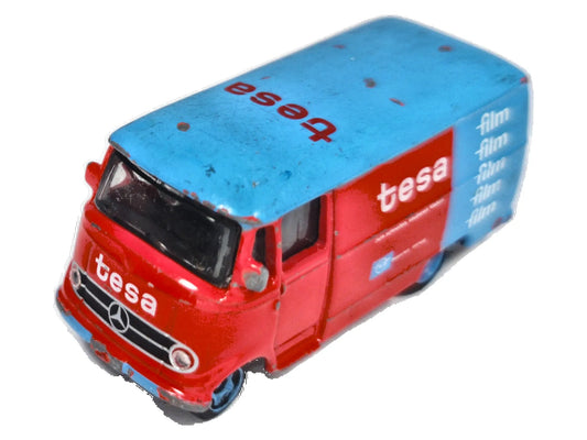 Mercedes-Benz L319 Schuco '80 Czerwony 1:72 tesa film