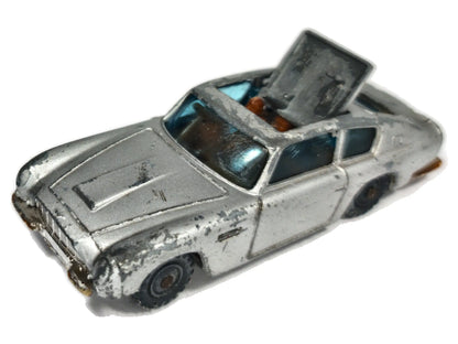 JAMES BONDS ASTON MARTIN Husky '50 Srebrny 1:64 Made in Gt Britain
