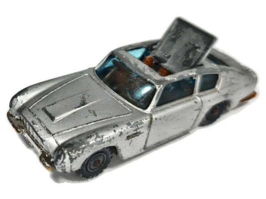 JAMES BONDS ASTON MARTIN Husky '50 Srebrny 1:64 Made in Gt Britain