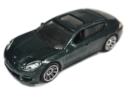 Porsche Panamera Matchbox 2010 1:64 Luzak Zielony