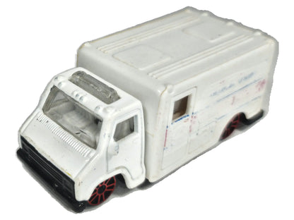 Ambulans Typu Box Fresh Metal Maisto Biały 1:64