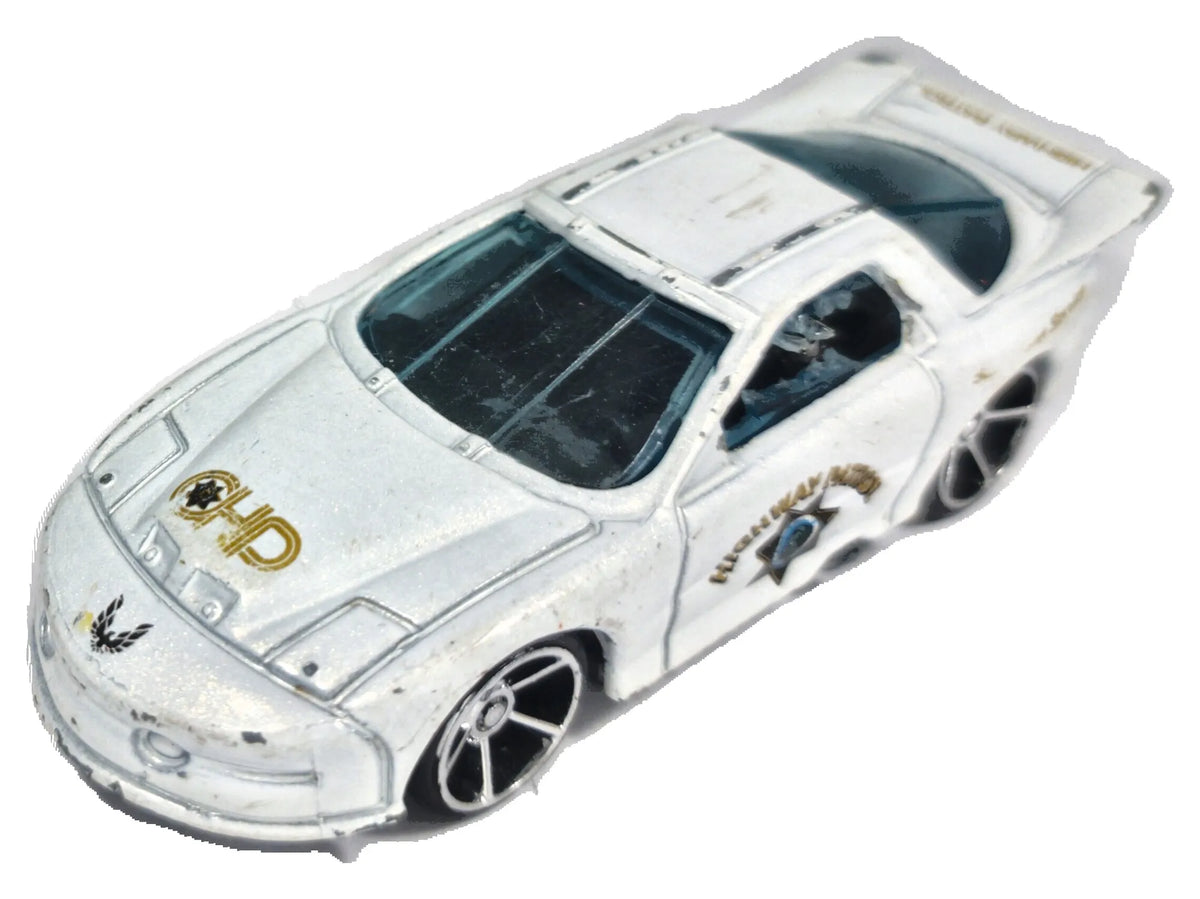 Pontiac Firebird Hot Wheels 1:64 GOLD Luzak Biały