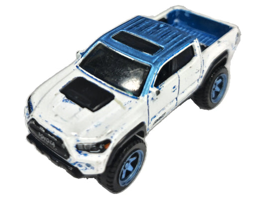 '20 Toyota Tacoma Hot Wheels 2021 1:64 Pickup Biały Off-Road