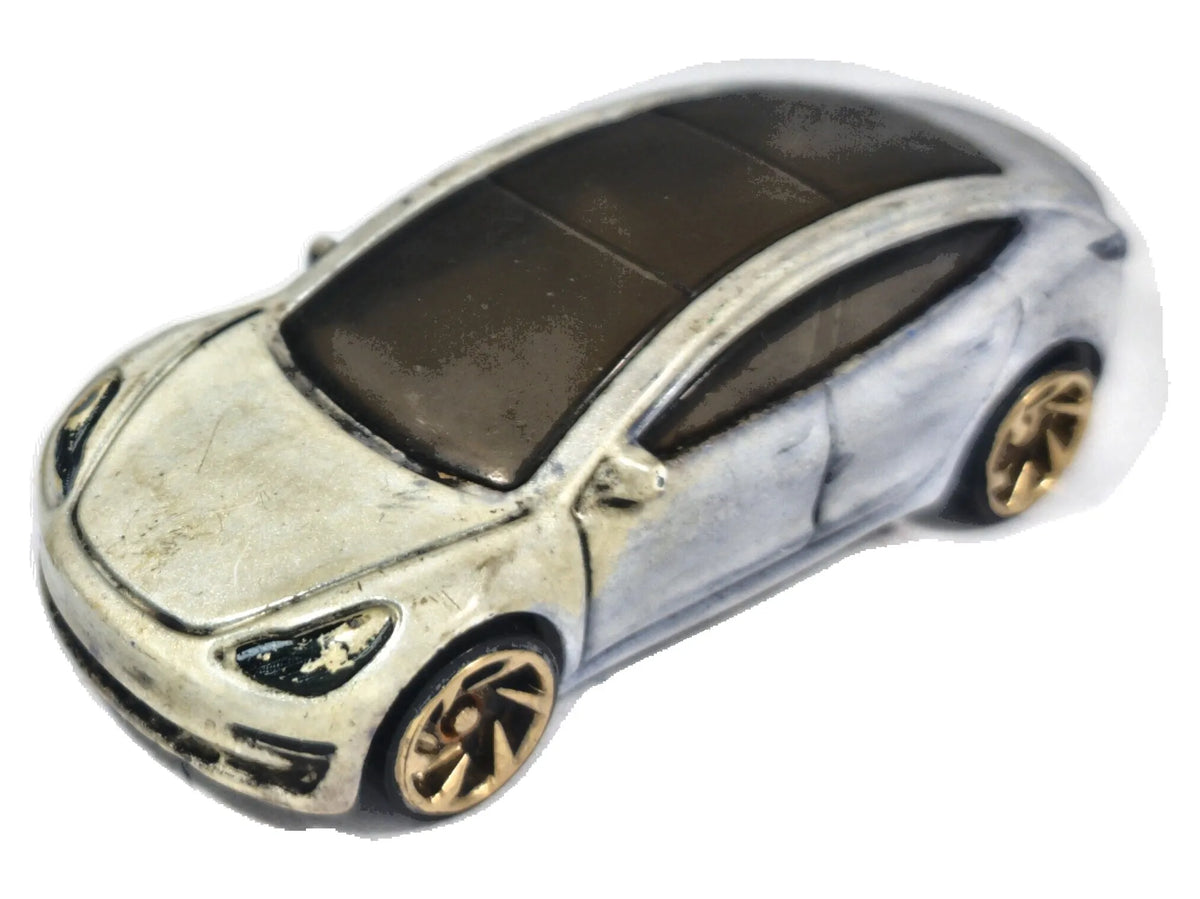 Tesla Model S Hot Wheels 2013 Mainline 1:64 Luzak Srebrny
