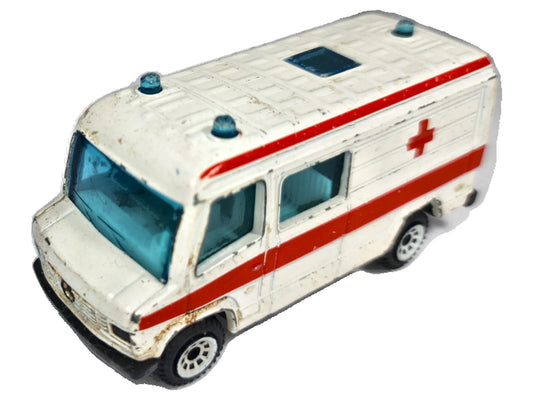 Ambulans SIKU MERCEDES-BENZ 809D SIKU '90 Biały 1:55