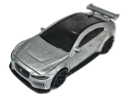 Jaguar XE SV Project 8 Hot Wheels 2018 Factory Fresh 1:64 Luzak Srebrny