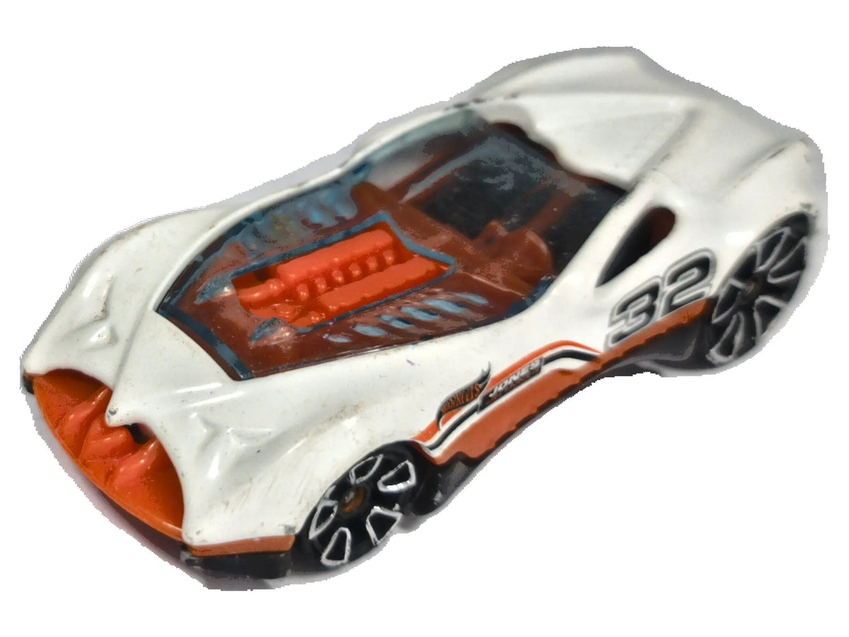 Cul8R Hot Wheels Fresh Metal 1:64 82 Luzak Biały