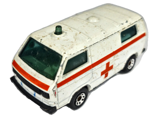 VOLKSWAGEN TRANSPORTER Ambulans Matchbox 1987 Biały 1:56 Made in England