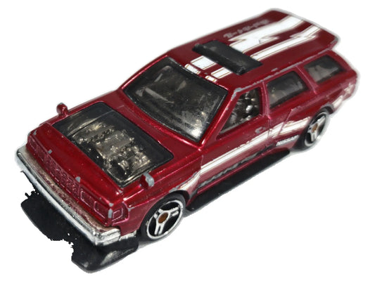 Nissan Maxima Hot Wheels 2021 1:60 Czerwony Wyścig