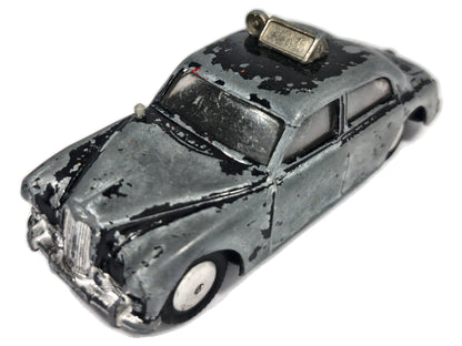 Riley Pathfinder Corgi 1958-1963 Srebrny 1:43 Made in United Kingdom