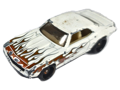 '69 Camaro Hot Wheels 2007 1:64 Luzak Biały