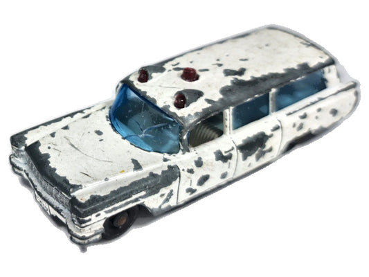 Ambulans S&S Cadillac Ambulance Matchbox '50 Biały 1:64 Made in England