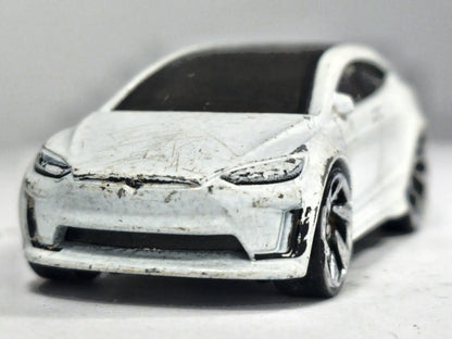 Tesla Model X Hot Wheels 2016 Mainline 1:64 Luzak Biały – zdjęcie 5