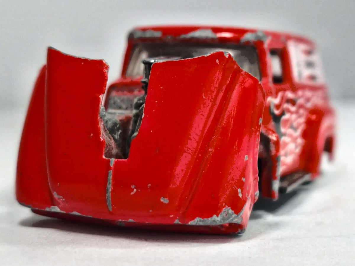 '56 Ford Hot Wheels 1999 First Editions 1:64 CHAMPION Luzak Czerwony – zdjęcie 5