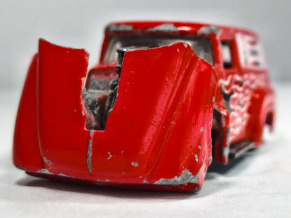 '56 Ford Hot Wheels 1999 First Editions 1:64 CHAMPION Luzak Czerwony – zdjęcie 5