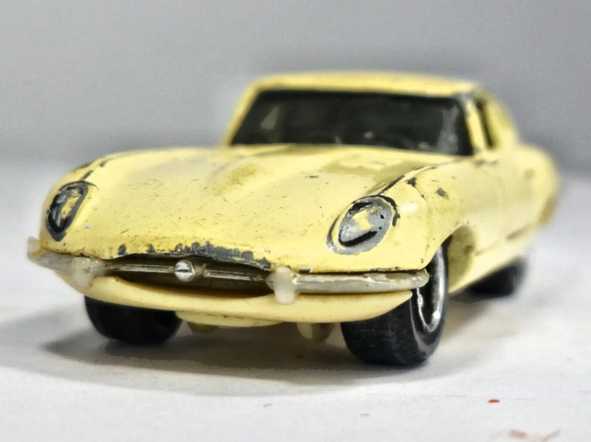 Jaguar E-Type Coupe Matchbox '90 Kremowy 1:64 – zdjęcie 5