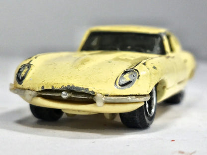 Jaguar E-Type Coupe Matchbox '90 Kremowy 1:64 – zdjęcie 5