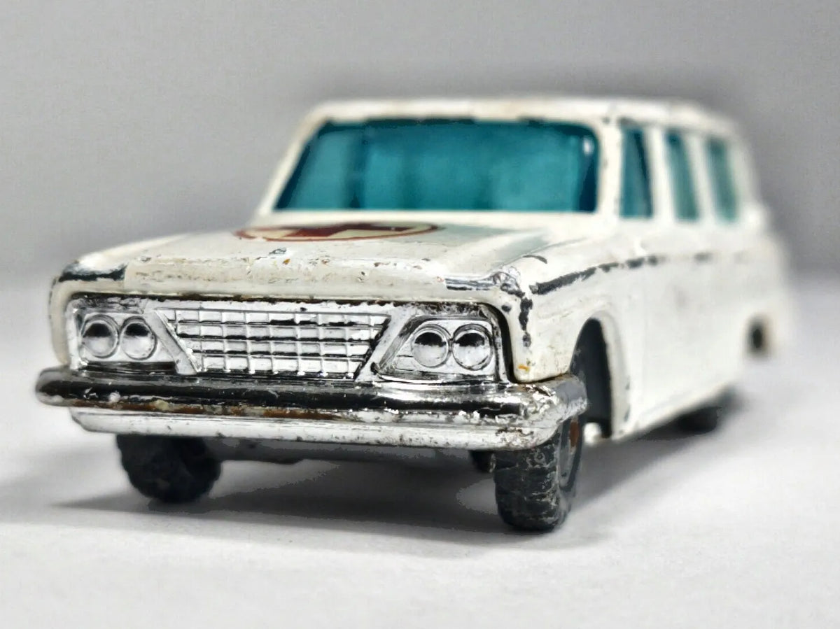 Studebaker Wagonaire Ambulans Husky '60 Biały 1:64 Made in Gt Britain – zdjęcie 5