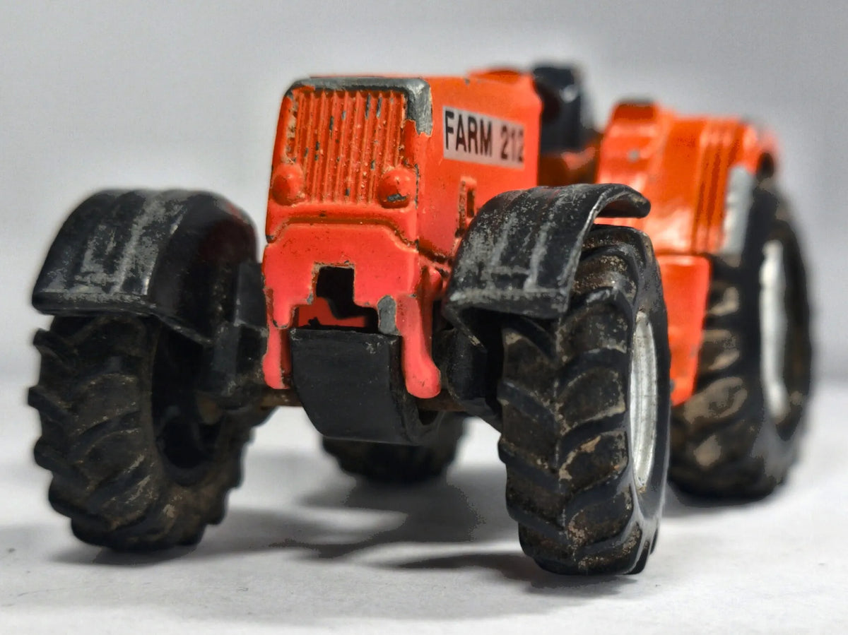 Traktor Farm 212 Pomarańczowy 1:64 – zdjęcie 5