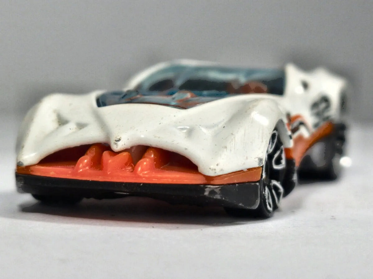 Cul8R Hot Wheels Fresh Metal 1:64 82 Luzak Biały – zdjęcie 5
