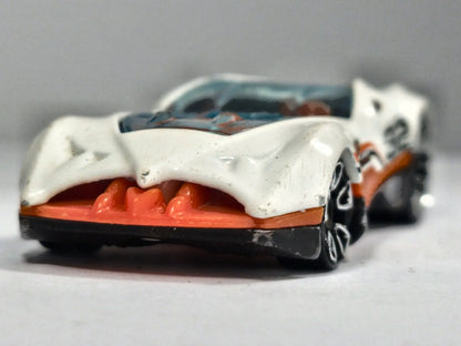 Cul8R Hot Wheels Fresh Metal 1:64 82 Luzak Biały – zdjęcie 5