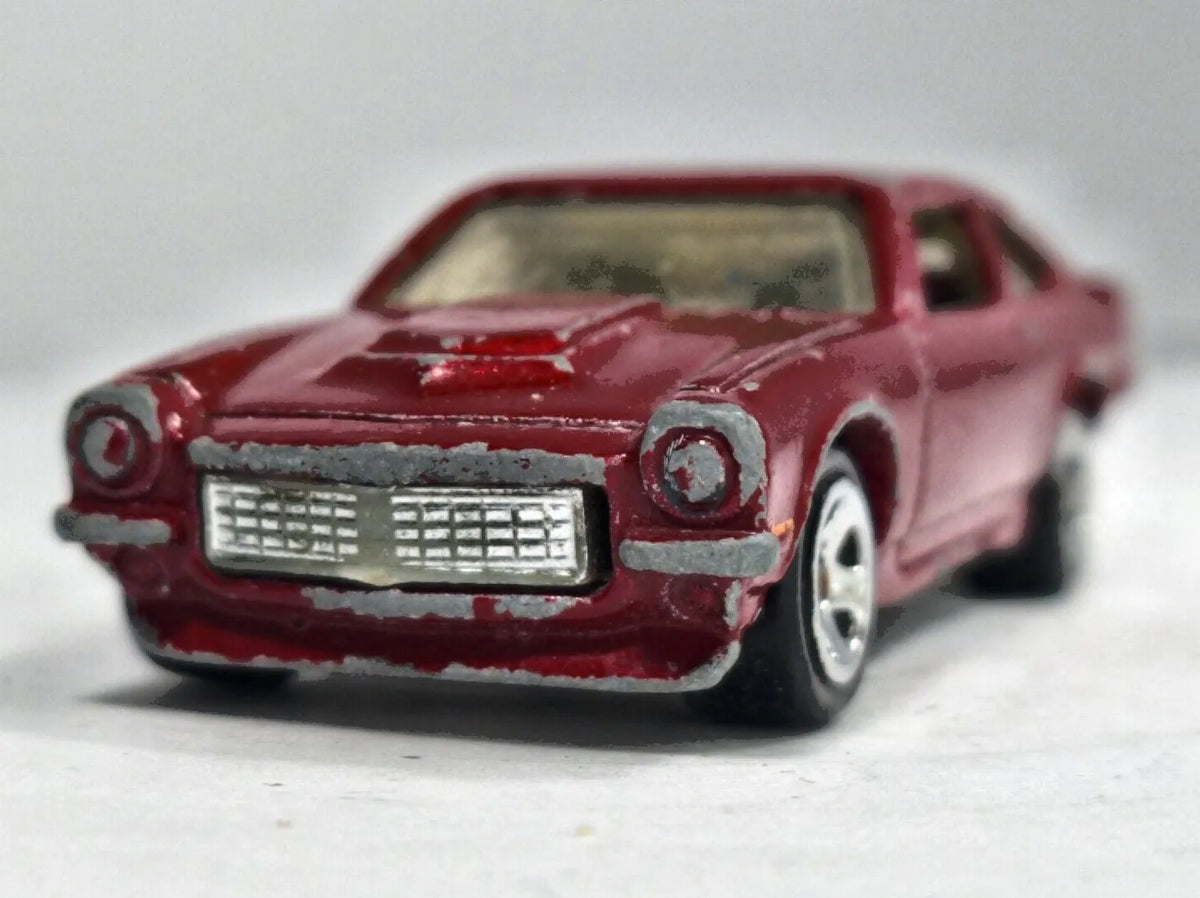 Chevrolet Custom V-8 Vega Hot Wheels 2007 1:64 Luzak Bordowy – zdjęcie 5