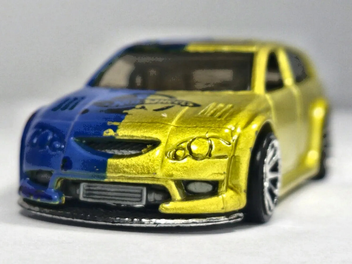 Audacious Hot Wheels 2004 Złoty i Niebieski 1:64 Flaga Ukrainy – zdjęcie 5