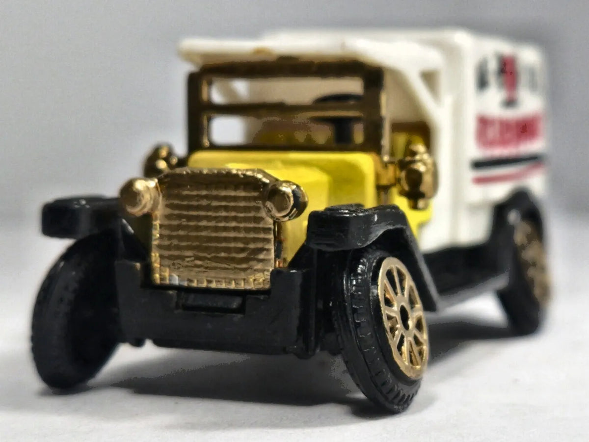 VINTAGE DELIVERY TRUCK, Reader's Digest, Die cast 607612, Biały, 1:64 – zdjęcie 5