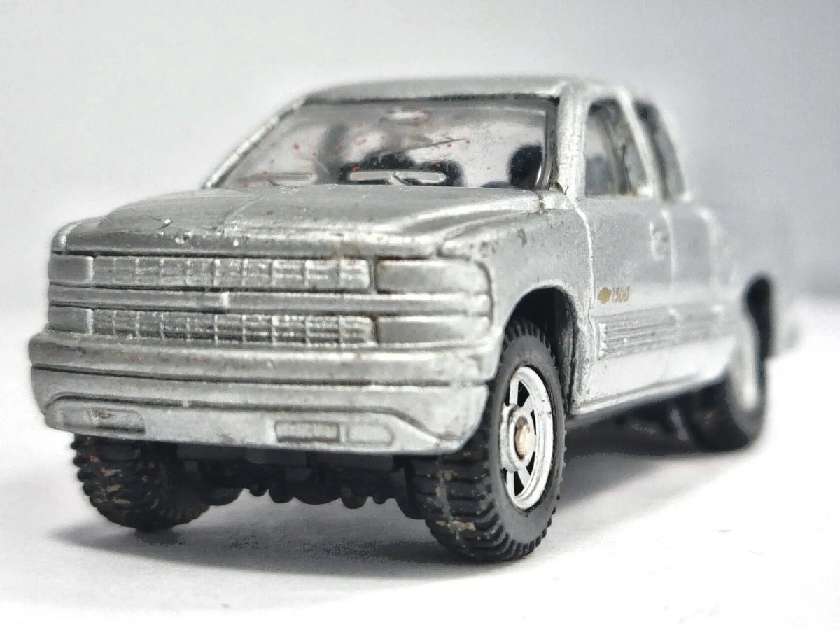 CHEVY SILVERADO 1500, Old Maisto, Die cast, Srebrny, 1:64, Resoraki – zdjęcie 5