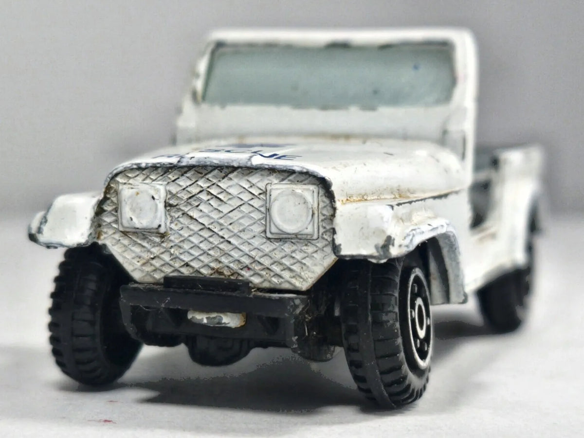 Rescue Jeep CJ7 Yatming Biały 1:64 – zdjęcie 5
