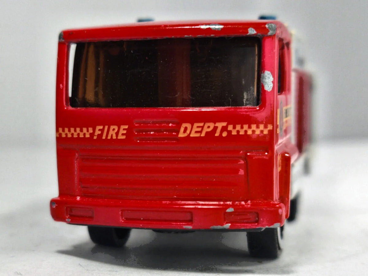 Wóz Strażacki 1:64 Wóz strażacki FIRE DEPT Luzak Czerwony Straż pożarna – zdjęcie 5