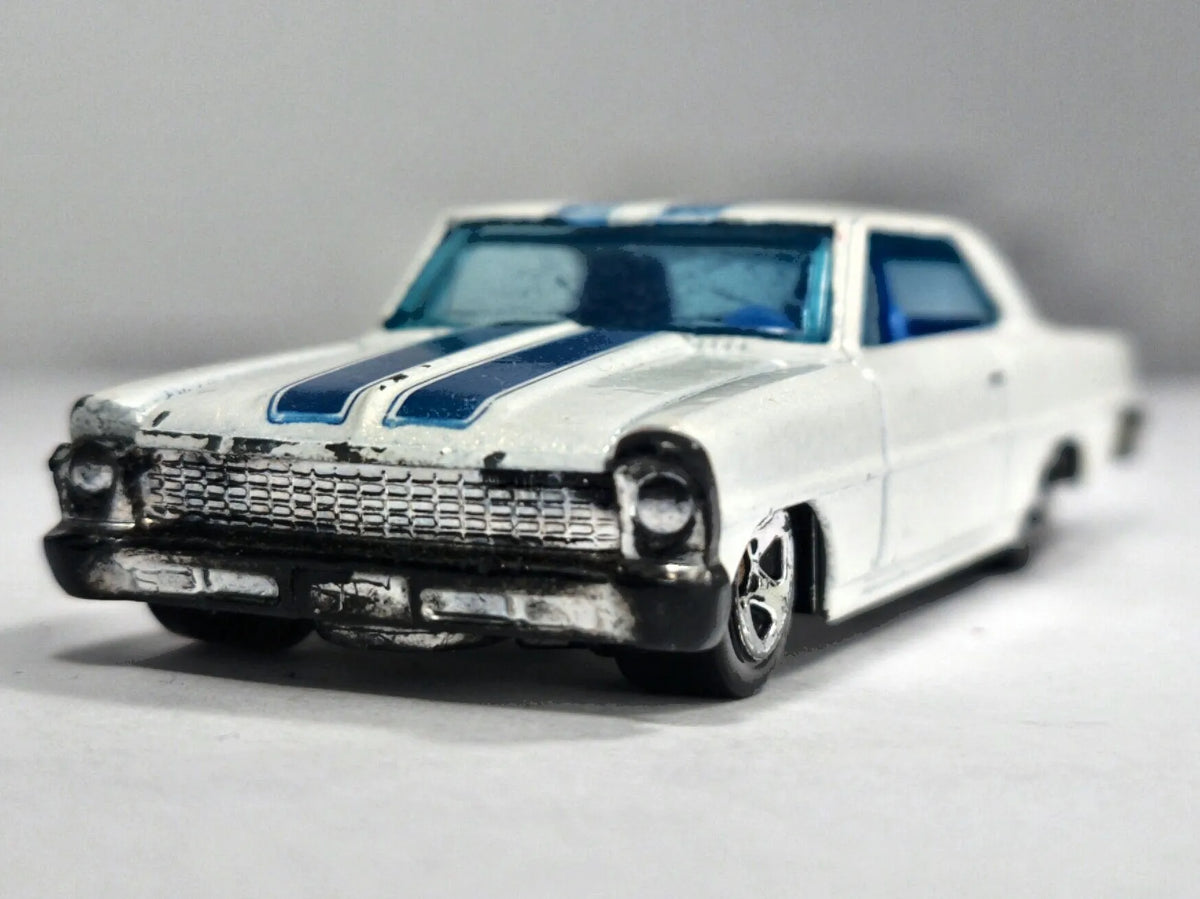 '66 CHEVY NOVA GM TM Hot Wheels 2007 Biały 1:64 – zdjęcie 5