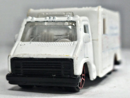 Ambulans Typu Box Fresh Metal Maisto Biały 1:64 – zdjęcie 5