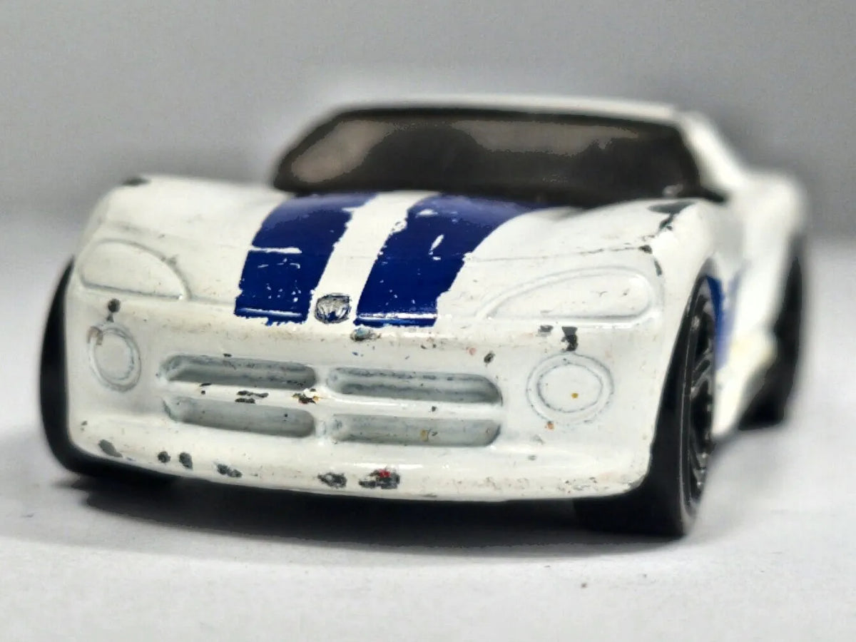 Dodge Viper Hot Wheels 2016 Mainline 1:64 Luzak Biały – zdjęcie 5