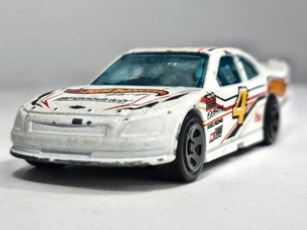 '10 Chevy Impala Hot Wheels 2010 Biały 1:64 – zdjęcie 5