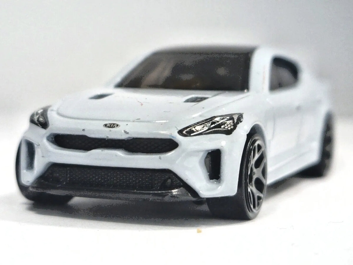 KIA STINGER GT, Hot Wheels 2019, Die cast GHB37, Szary Szarak 1:64 Resoraki – zdjęcie 5