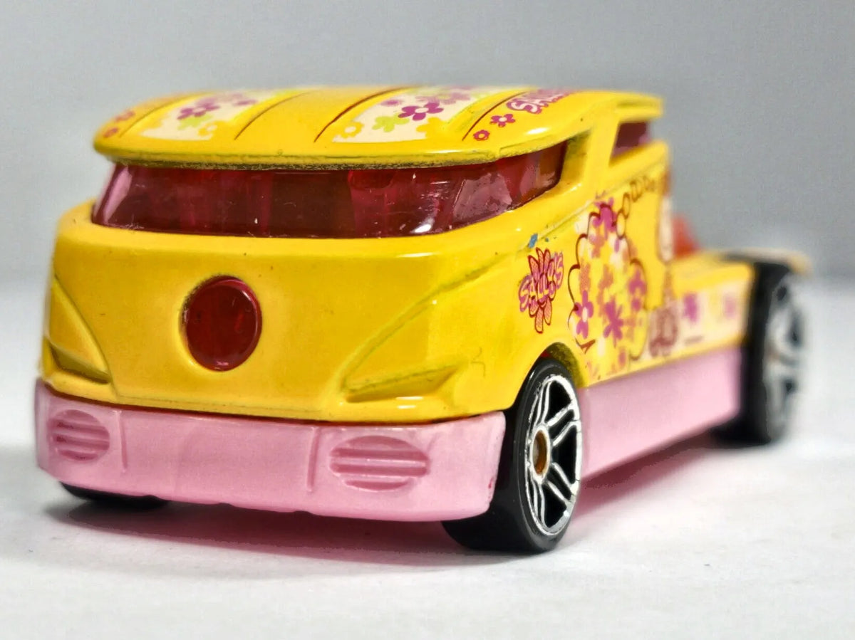 Qombee Peanuts Hot Wheels 2005 Żółty 1:64 – zdjęcie 5