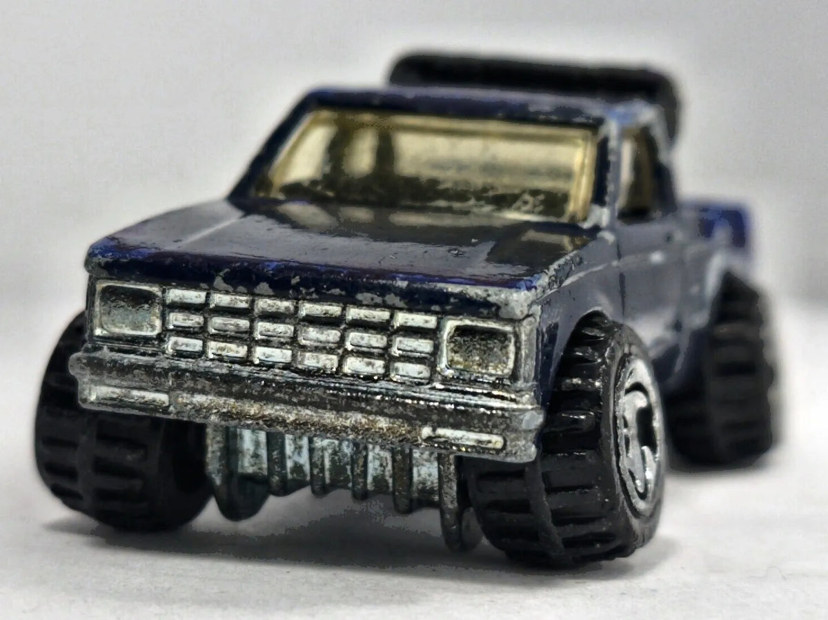 JAPOŃSKI PICKUP 4X4 Z LAT 80 Maisto 1982 Granatowy 1:64 2xMetal – zdjęcie 5