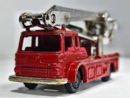 Ford Thames Trader Husky 1:64 Made in England Ciężarówka Straż pożarna – zdjęcie 5