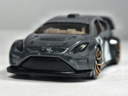 Ford Fiesta Hot Wheels 2011 1:64 12 Luzak Czarny – zdjęcie 5