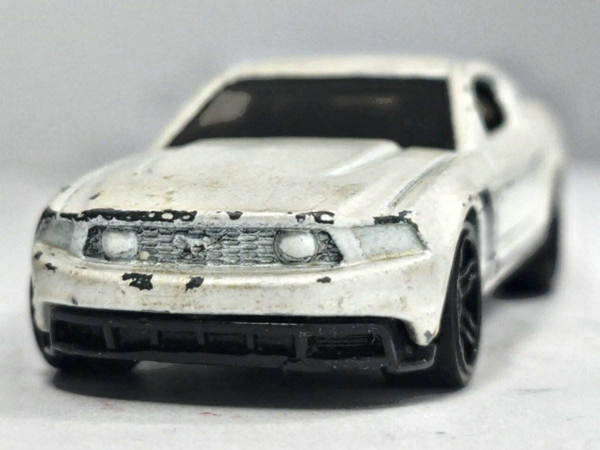Ford Mustang GT Majorette 2009 1:64 Luzak Biały – zdjęcie 5