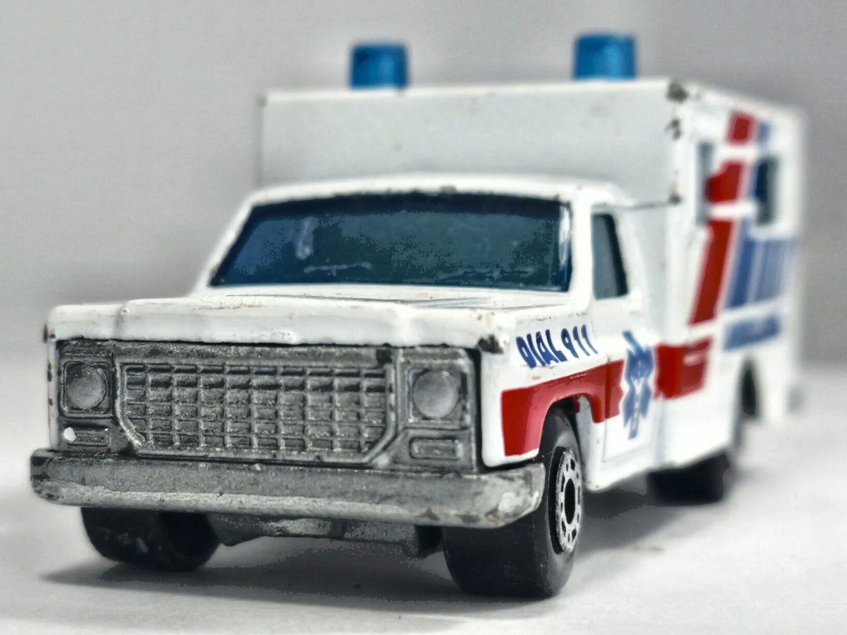 Ambulance Matchbox 1977 Biały 1:64 DIAL 911 – zdjęcie 5