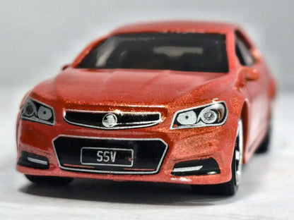 Holden Vf Commodore Ssv Matchbox 2022 1:64 Sedan Pomarańczowy – zdjęcie 5