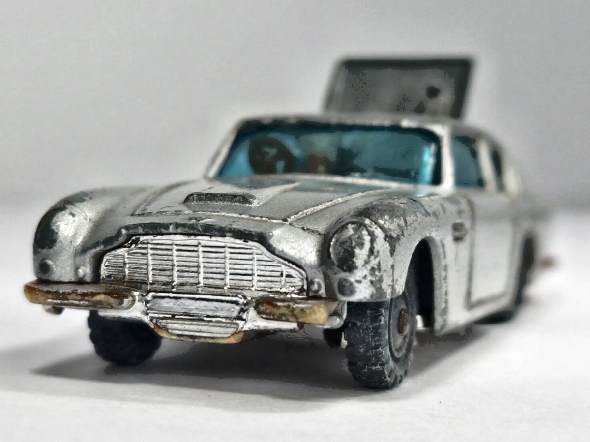 JAMES BONDS ASTON MARTIN Husky '50 Srebrny 1:64 Made in Gt Britain – zdjęcie 5