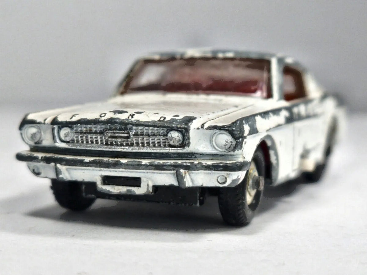 Ford Mustang Matchbox Series Matchbox '60 Biały 1:64 Made in England – zdjęcie 5