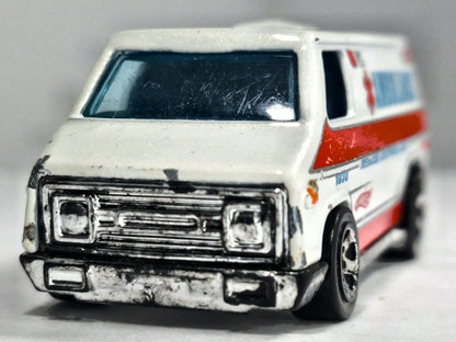SUPER VAN AMBULANCE Race World: City Hot Wheels 1974-2010 Biały 1:64 – zdjęcie 5