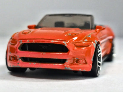 2015 Ford Mustang Gt Convertible Hot Wheels 2016 Czerwony 1:64 – zdjęcie 5