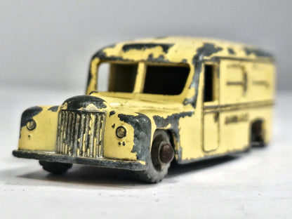Daimler Ambulance Matchbox '50 Żółty 1:72 Made in England – zdjęcie 5