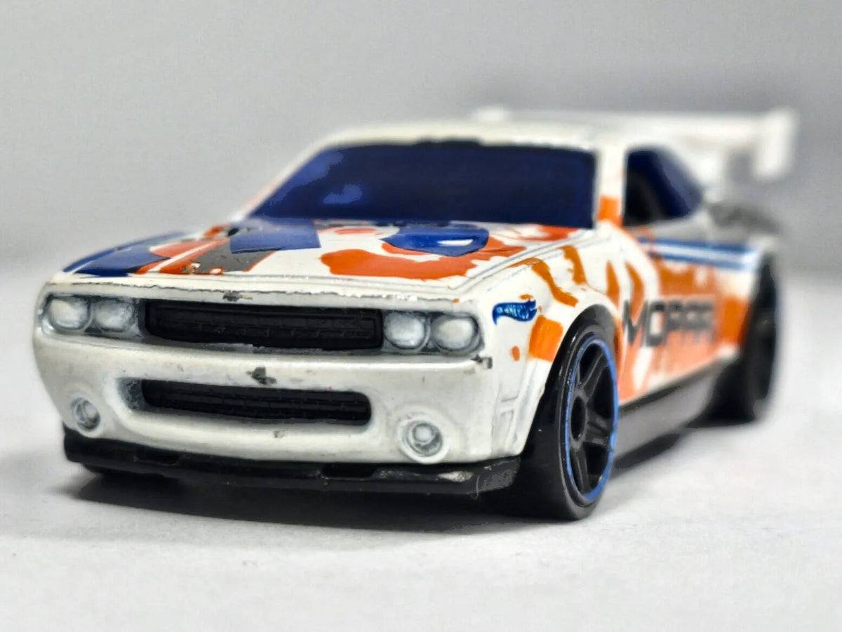 Dodge Challenger Drift Car Hot Wheels 1:64 MOPAR Luzak Biały – zdjęcie 5