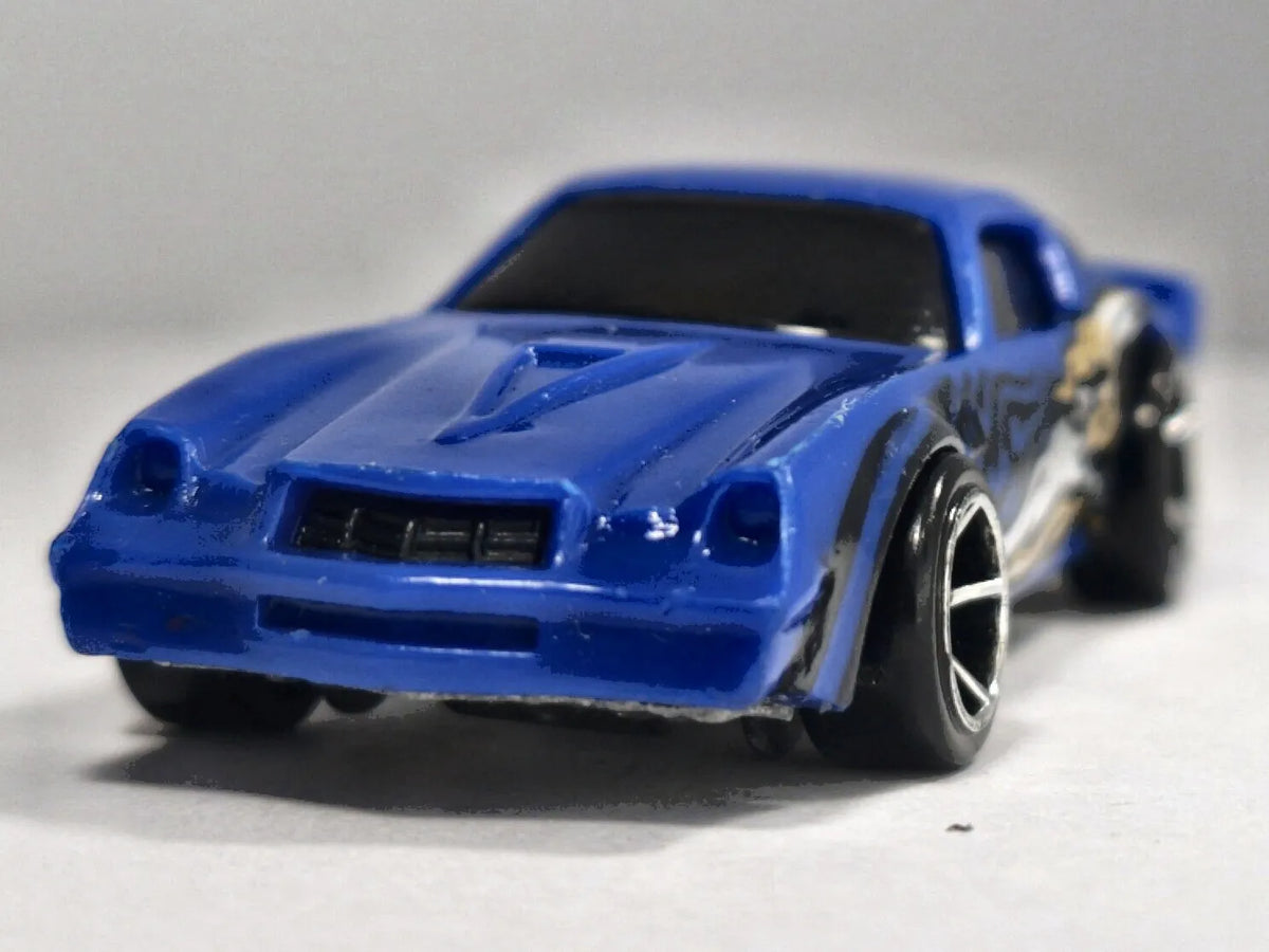 Camaro Z28 Hot Wheels 1982 1:64 Niebieski Vintage Model – zdjęcie 5